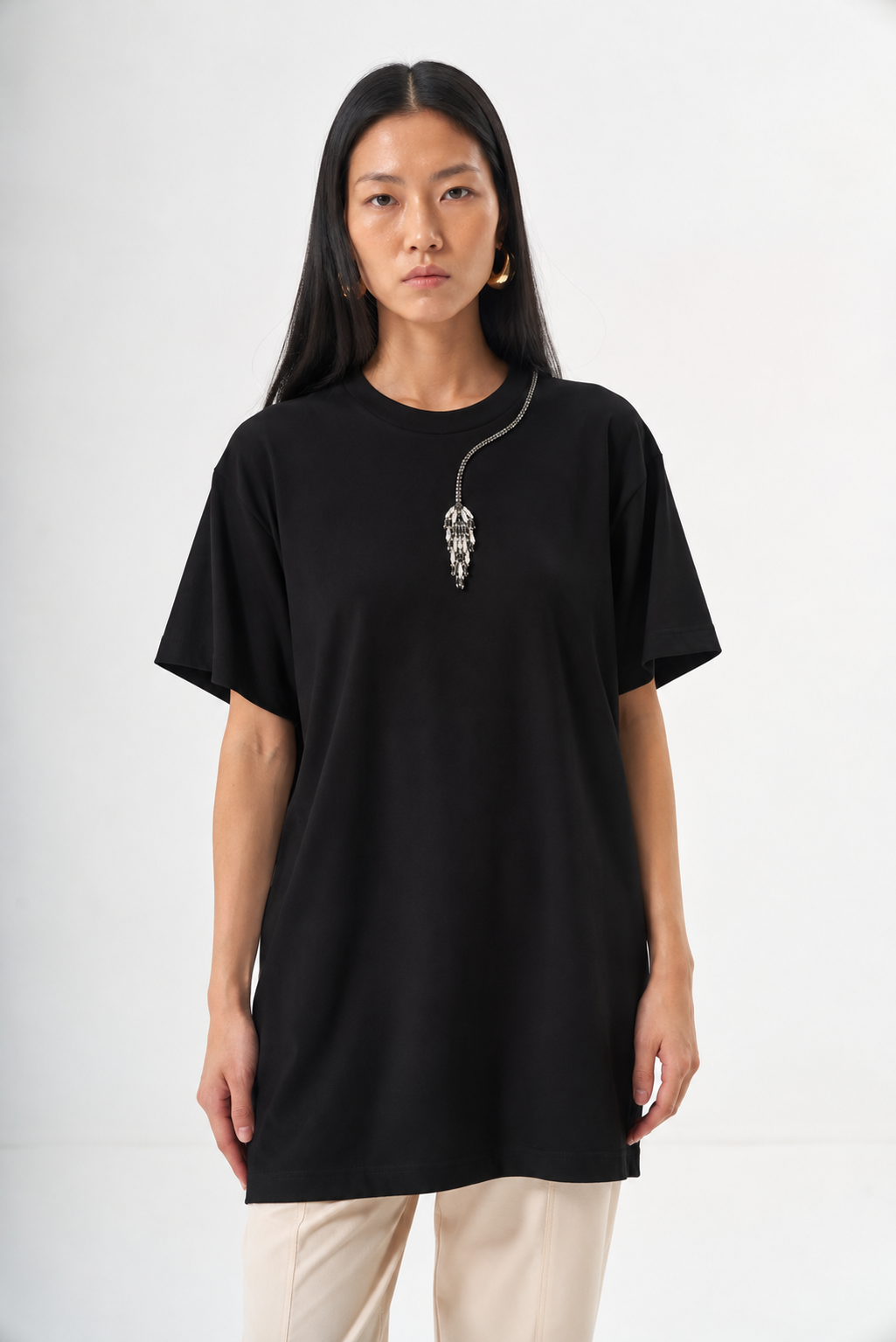 Yakası Taşlı Kısa Kol T-Shirt Siyah — Görsel 1